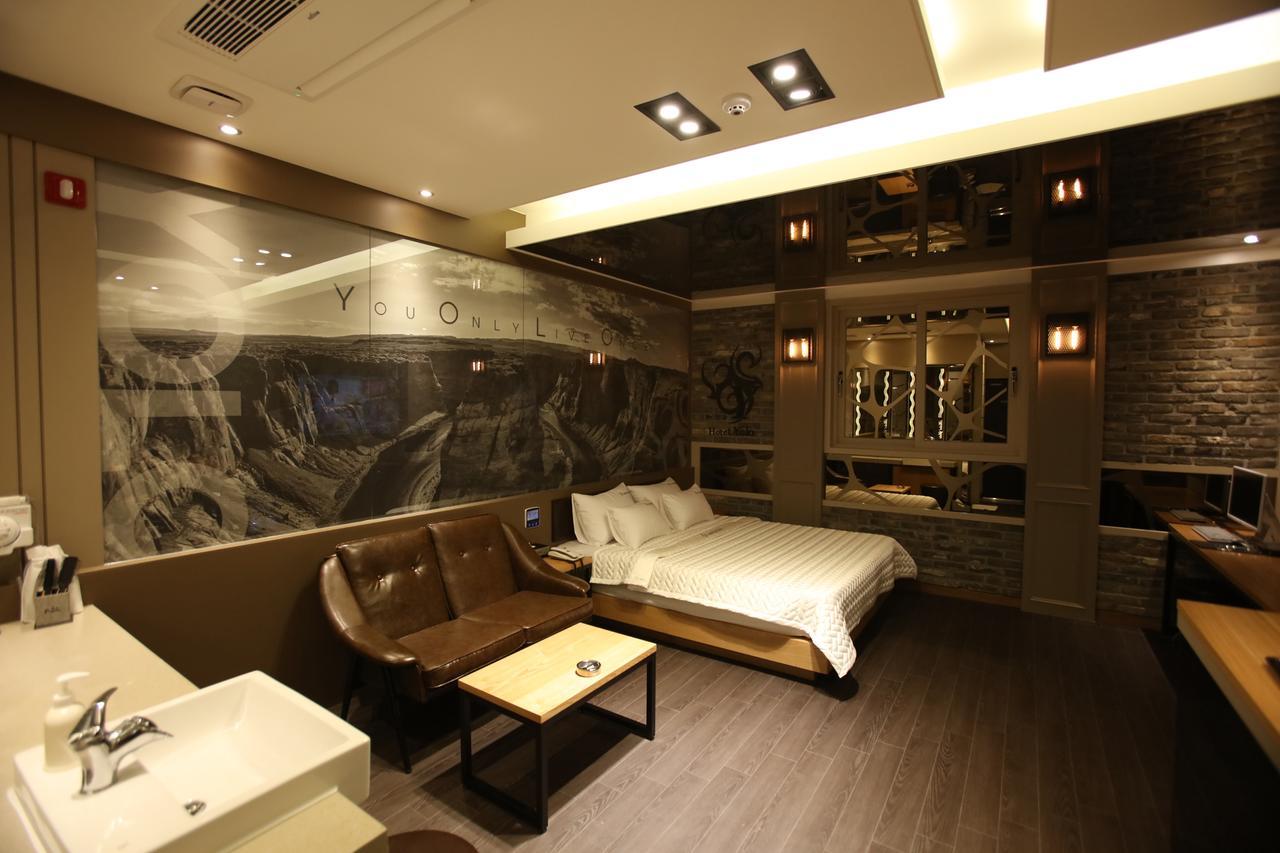 Hotel Yolo Chongnae-dong Buitenkant foto