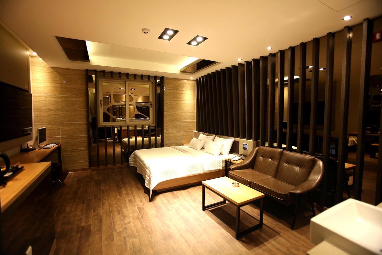 Hotel Yolo Chongnae-dong Buitenkant foto