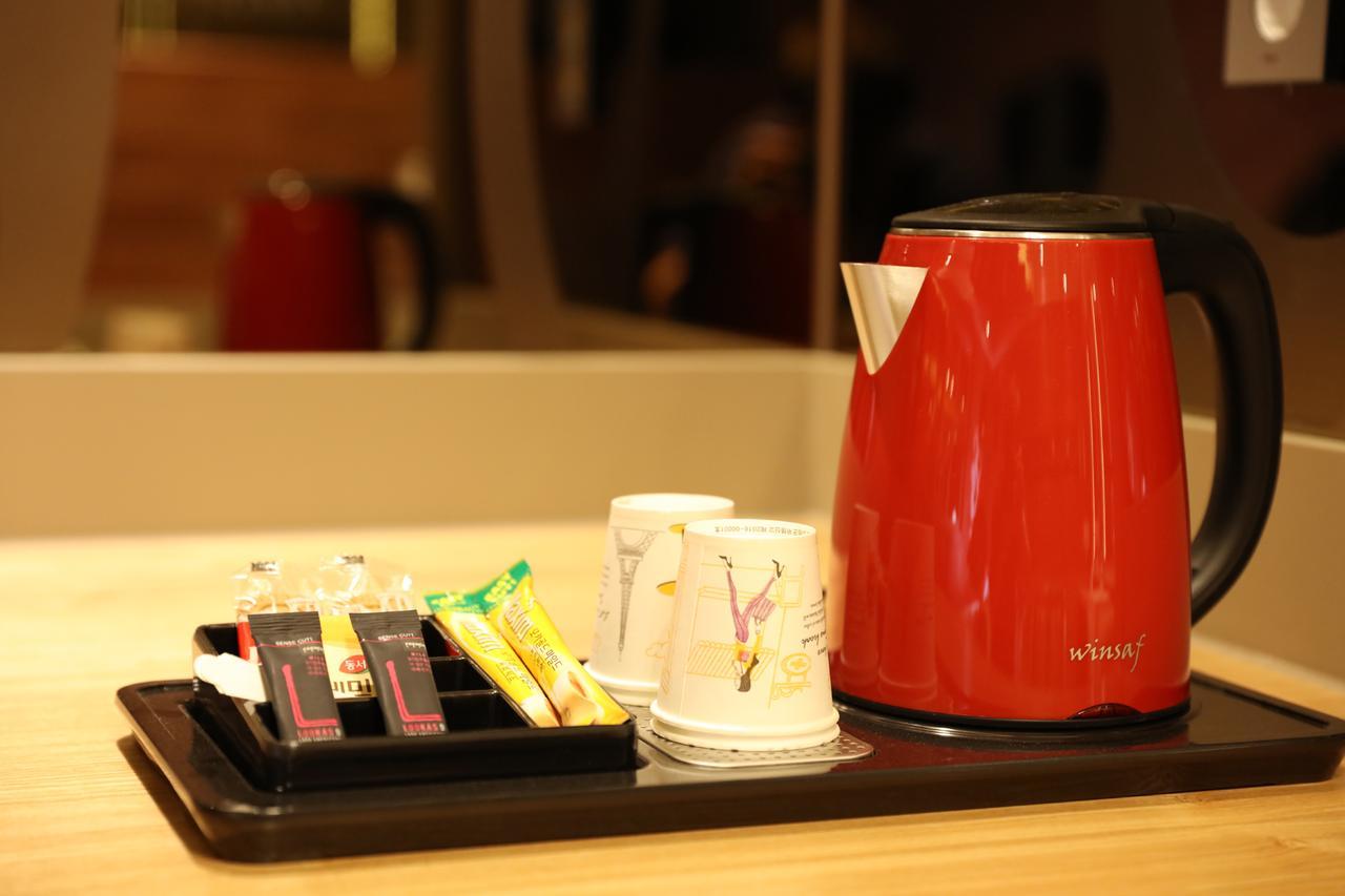 Hotel Yolo Chongnae-dong Buitenkant foto