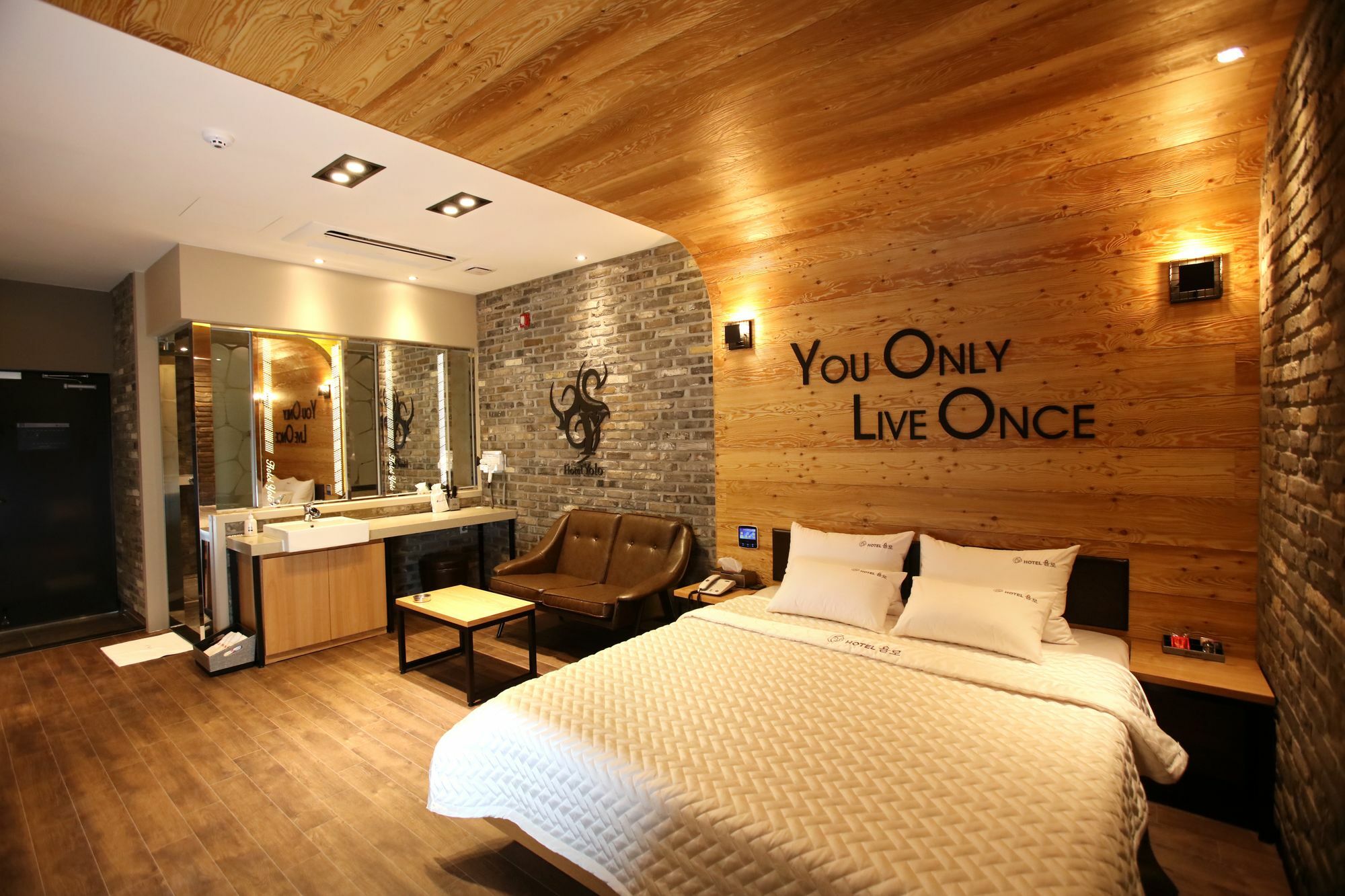 Hotel Yolo Chongnae-dong Buitenkant foto